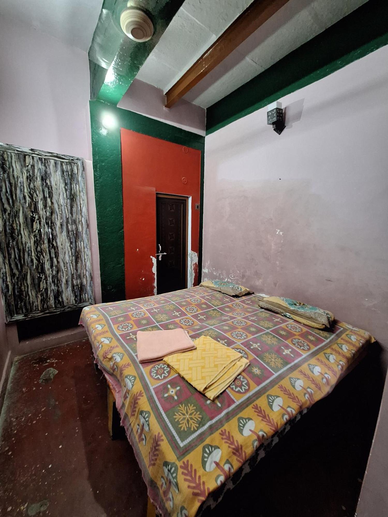 Vishnu Rest House Варанасі Екстер'єр фото